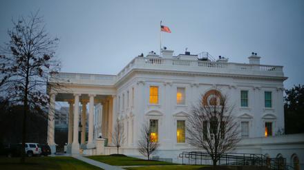 Im Dämmerlicht. Das Weiße Haus in Washington D.C., USA.