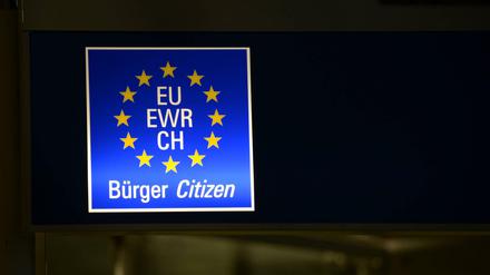 Grenzkontroll-Schild für reisende Bürger der Europäischen Union und der Schweiz 