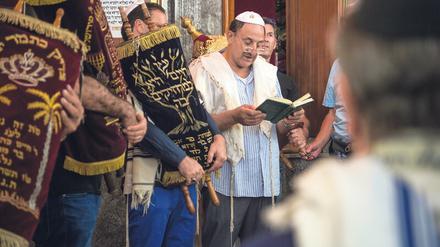 Marokkanische Juden feiern am 13. Oktober 2017 das Sukkot-Fest in einer Synagoge im jüdischen Quartier von Marrakesch. 