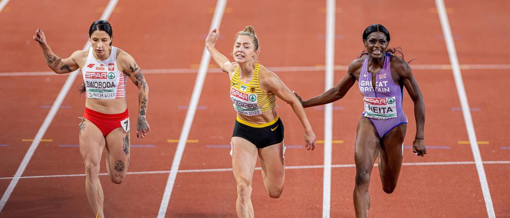 Selbstvertrauen, Willenskraft und Motivation führen auch Gina Lückenkemper (m.) wie hier bei den European Championships 2022 in München in der Leichtathletik zu Höchstleistungen.