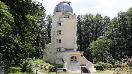 Der Potsdamer Einsteinturm im Wissenschaftspark auf dem Telegrafenberg. 