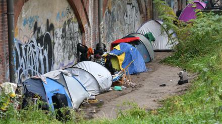 Zelte von Obdachlosen stehen im Berliner Tiergarten.