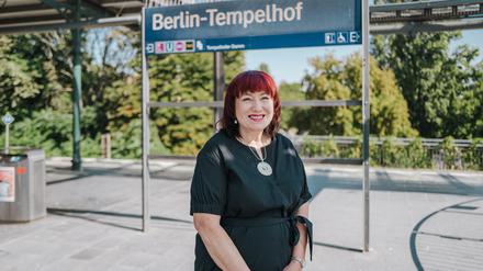 Startstation Tempelhof: Bildungssenatorin Busse im Ringbahn-Podcast.