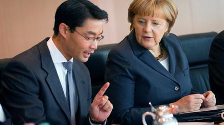 Streit ums Betreuungsgeld: Philipp Rösler (FDP) und Angela Merkel (CDU). 