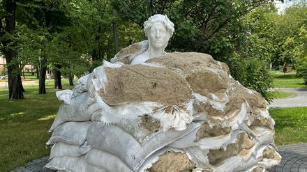 Sandsäcke schützen wichtige Kulturgüter in Kiew.