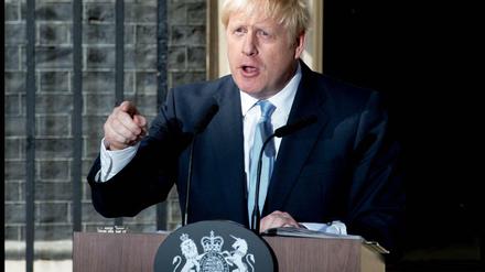 Der neue Premier Boris Johnson bei seiner ersten Rede vor dem Amtssitz in der Downing Street.