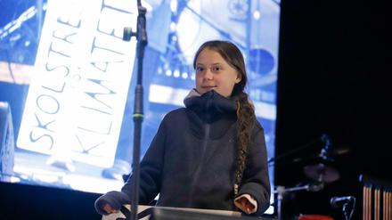 Auf der Bühne entkam sie dem Gedränge: die schwedische Klimaaktivistin Greta Thunberg beim Klimamarsch in Madrid. 