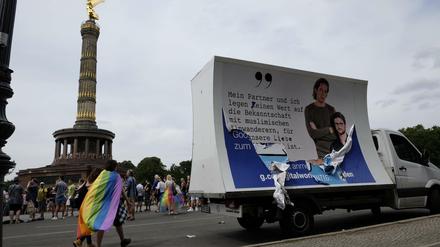Genderpolitik für die andern: AfD-Wahlwerbung am Rande des Christopher Street Days in Berlin dieses Jahr.