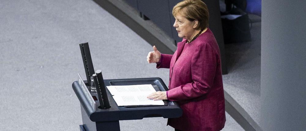 Bundeskanzlerin Angela Merkel (CDU) bei ihrer Rede im Bundestag.