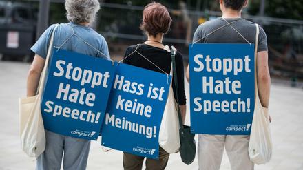 Experten des Anti-Diskriminierungs-Ausschusses des Europarats forderten Regierungen auf, Hass-Taten stärker zu ahnden.