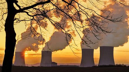 Zahlreiche französische Atomkraftwerke sind derzeit abgeschaltet, ihr Betreiber EDF ist hochverschuldet. 