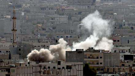 Eine Explosion in der syrisch-türkischen Grenzstadt Kobane.