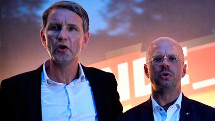 Rechtsextremisten Björn Höcke (links), Andreas Kalbitz im August 2019 im brandenburgischen AfD-Landtagswahlkampf. 