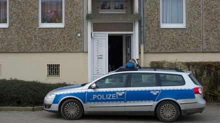Nach Angaben der Polizei war der Brand im Keller des Hauses in Woldegk (Mecklenburg-Vorpommern) gelegt worden.