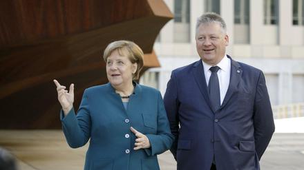 Bundeskanzlerin Angela Merkel(CDU) und der BND-Präsident Bruno Kahl.