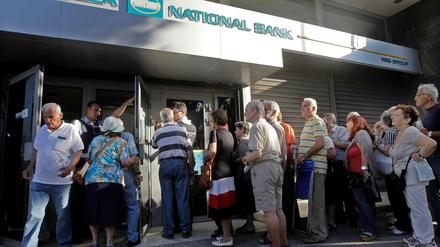 Die Banken in Griechenland waren seit drei Wochen geschlossen. Nur für Rentner, die ihre Pension nicht am Automaten abheben konnten, wurden die Geldinstitute zwischenzeitlich geöffnet.