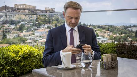Noch kurz auf Twitter gepostet? FDP-Finanzminister Christian Lindner in Athen.