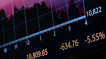 Der Dow Jones Index (DJI) gab am Montag weiter kräftig nach.