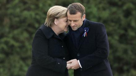 Bundeskanzlerin Angela Merkel (CDU) und Frankreichs Präsident Emmanuel Macron erinnern nahe der Stadt Compiègne an das Ende des Ersten Weltkrieges vor 100 Jahren. 