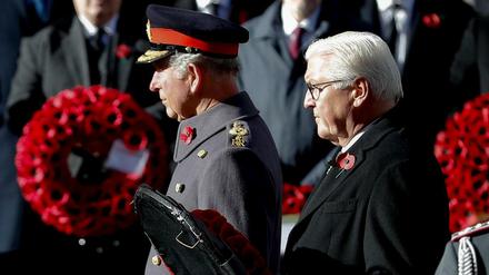 Bundespräsident Frank-Walter Steinmeier und Prinz Charles legten während der Zeremonie am Cenotaph-Denkmal einen Kranz nieder.
