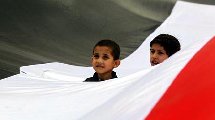 Im Jemen wurde am Donnerstag bei einer Demonstration des fünften Jahrestags des Beginns des arabischen Frühlings gedacht. Der damalige Präsident Ali Abdullah Saleh musste 2012 seinen Posten räumen. 