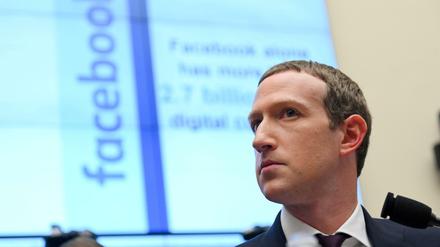 Facebook-Chef Mark Zuckerberg vertraut die halbe Welt bedingungslos ihre Daten an, bei Huawei gibt man sich skeptisch. (Archivfoto)