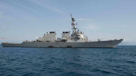 Der Zerstörer USS Donald Cook ist im Mittelmeer und mit Raketen bestückt.  