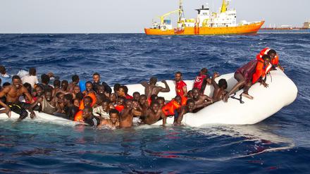 In Not: Afrikanische Flüchtlinge im Mittelmeer. Die EU will die Einwanderung stoppen.