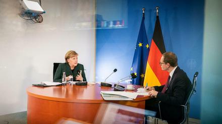 Angela Merkel and Berlins Regierender Bürgermeister Michael Müller beim Corona-Gipfel im Kanzleramt.