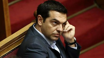 Alexis Tsipras nach einer langen Nacht im Parlament.