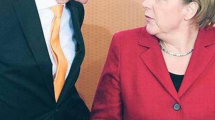 Alles auf Anfang? Bundeskanzlerin Angela Merkel und Außenminister Guido Westerwelle am Dienstag bei der Kabinettssitzung im Kanzleramt.