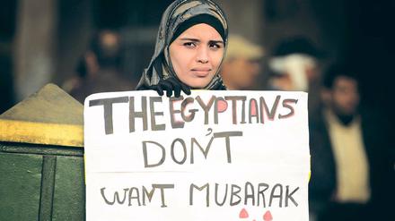Die Nase voll. Die Ägypter wollen Präsident Mubarak nicht mehr, müssen aber möglicherweise noch einige Monate mit ihm leben – zumindest formell. Foto: Patrick Baz/AFP