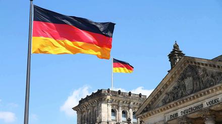 Gesetze im Eiltempo? Bundestagspräsident Norbert Lammert will mehr Zeit, damit das Parlament in Ruhe über den Plan zur Euro-Rettung beraten kann. 