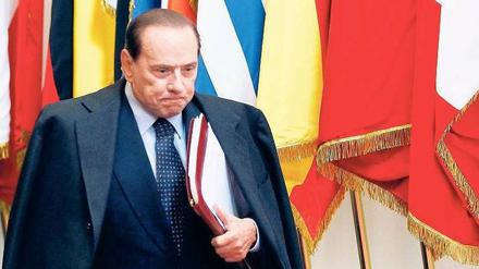 Der Rückhalt zerbröselt. Auch in seiner eigenen Koalition wachsen die Zweifel an Italiens Ministerpräsident Silvio Berlusconi.