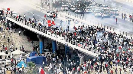 Niedergeschlagen. Im März dieses Jahres lösen Sicherheitskräfte den Protest der Regierungsgegner in Manama gewaltsam auf. Foto: Reuters