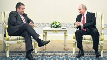 Zwiegespräch in Petersburg: Außenminister Gabriel traf Anfang Juni den russischen Präsidenten Putin. 