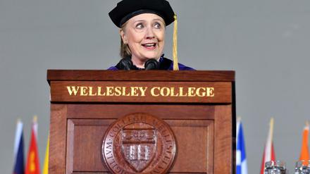 Die ehemalige US-Außenministerin Hillary Clinton bei einer Abschlussfeier am Wellesley College in Wellesley (USA).