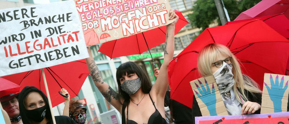Sexarbeiterinnen protestieren 2020 gegen die Folgen der Coronaauflagen für ihre Branche.