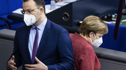 Bundesgesundheitsminister Jens Spahn (l.) und Bundeskanzlerin Angela Merkel stehen in der Corona-Pandemie erneut in der Kritik.