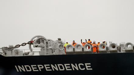 Die Umschlagplattform für Flüssiggas "Independence" erreicht 2014 den litauischen Hafen Klaipeda.