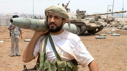 Ein Kämpfer auf Seiten der Rebellen im Jemen.