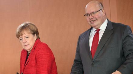 Große Nähe. Kanzleramtsminister Peter Altmaier ist ein enger Vertrauter von Bundeskanzlerin Angela Merkel, beide hier vor einer Kabinettssitzung in Berlin. 