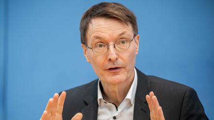 SPD-Gesundheitsexperte Karl Lauterbach spricht sich vehement für einen harten Lockdown aus.