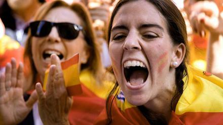 Tausende demonstrierten am Sonntag in Barcelona gegen die Pläne der katalanischen Regionalregierung, die Unabhängigkeit der Region zu erklären.