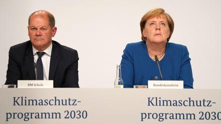 Kanzlerin Angela Merkel (CDU) und Finanzminister Olaf Scholz (SPD) standen bei den Klimaverhandlungen unter Druck.