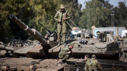 Auf den Ernstfall vorbereiten. Israel zieht an der Grenze zu Gaza Panzerverbände zusammen.
