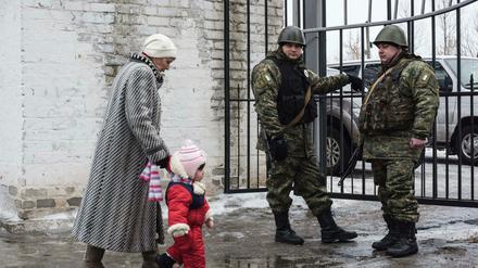Europas vergessener Krieg. Im Osten der Ukraine wird nach wie vor gekämpft. Die Not der Menschen ist groß.