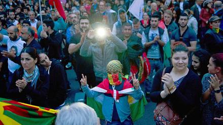 In ganze Europa demonstrieren Kurden gegen die Terrormiliz IS - so wie hier in Stuttgart.