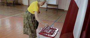 Am Samstag wählt Lettland sein neues Parlament. Das Bild zeigt eine Lettin bei der Europawahl im Mai.