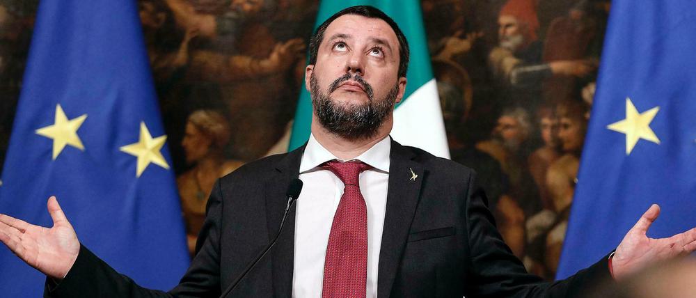 Gibt sich gesprächsbereit nach vorheriger Provokation: Matteo Salvini, Innenminister von Italien, hier bei einer Pressekonferenz. 
